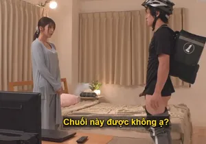 Đôi chân đẹp nhất bước từ rạp chiếu phim vào phòng, lưới đánh cá chỉ để vui, và đôi chân trần thật tuyệt đến nỗi chúng đã bắn