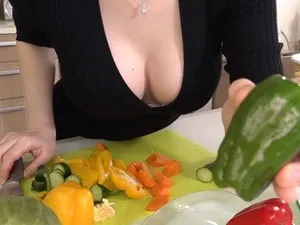 Thuê người yêu về ra mắt bà