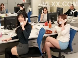 [Người đàn ông gầy] Một cô gái trẻ tốt bụng đã gặp phải một gã khốn nạn. Sau khi khóc lóc và than phiền, cô đã bị cưỡng hiếp và quan hệ tình dục hai lần. Âm hộ của cô ướt. Cô ấy nói không nhưng vẫn bị làm tình cho đến khi nó sưng lên...