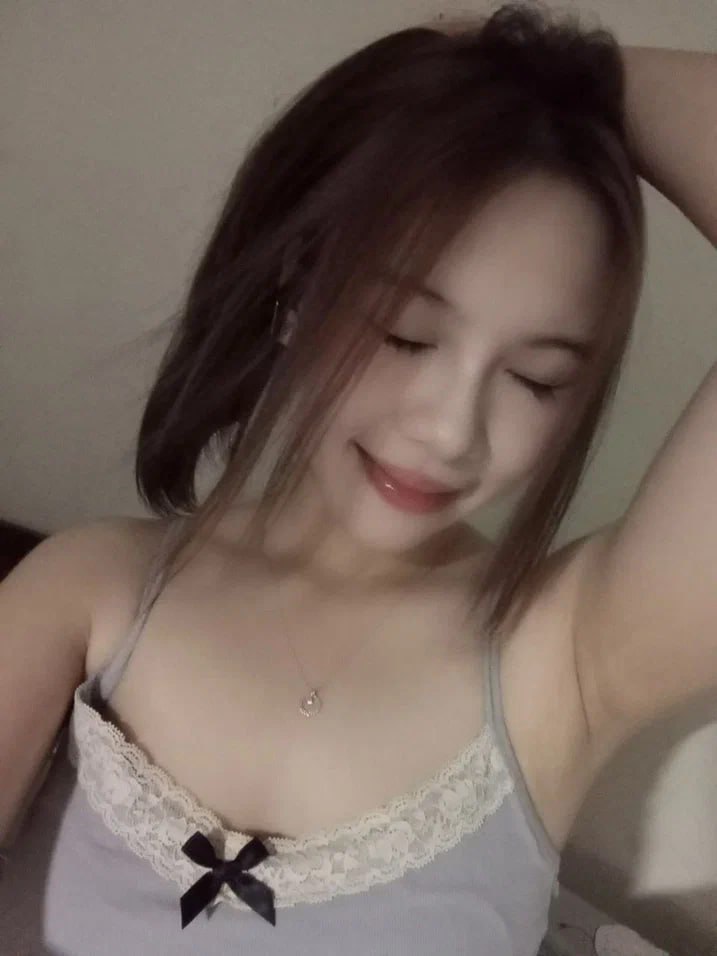 Nhét cặc vào lồn em lần cuối rồi em đi lấy chồng